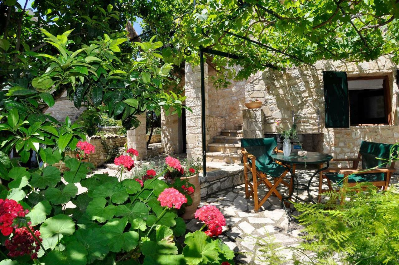 Adamantia Hotel Gaios Bagian luar foto